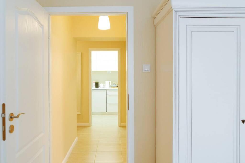 בוקרשט Elegant Vibes Apartment Next To Obor Market מראה חיצוני תמונה